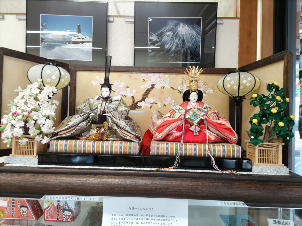 お雛様を飾りました